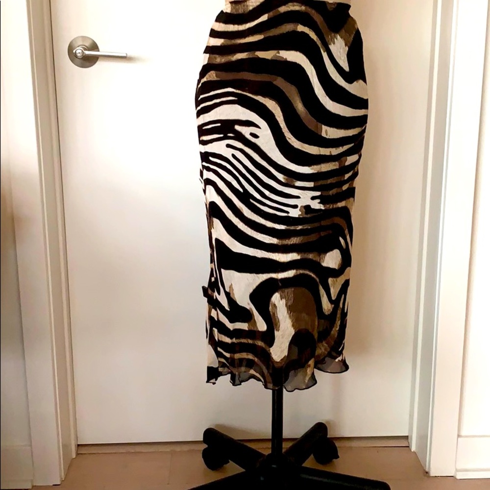 🔥SALE! MONTE, SKIRT with flair/back, Fits M-L